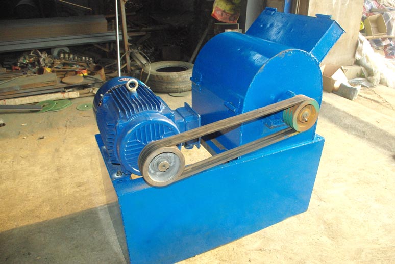 粉餅機(jī)，碎餅機(jī)，大餅打碎機(jī)，花生茶籽大豆餅粉碎機(jī)